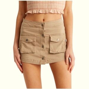••NWOT FLYING ANGEL Twill Cargo Skort Tan
Size 13/31 Pockets Snap Zip Closure